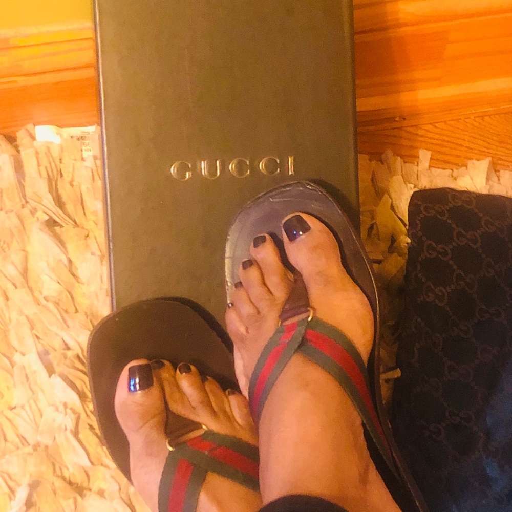 Gucci thong sandals